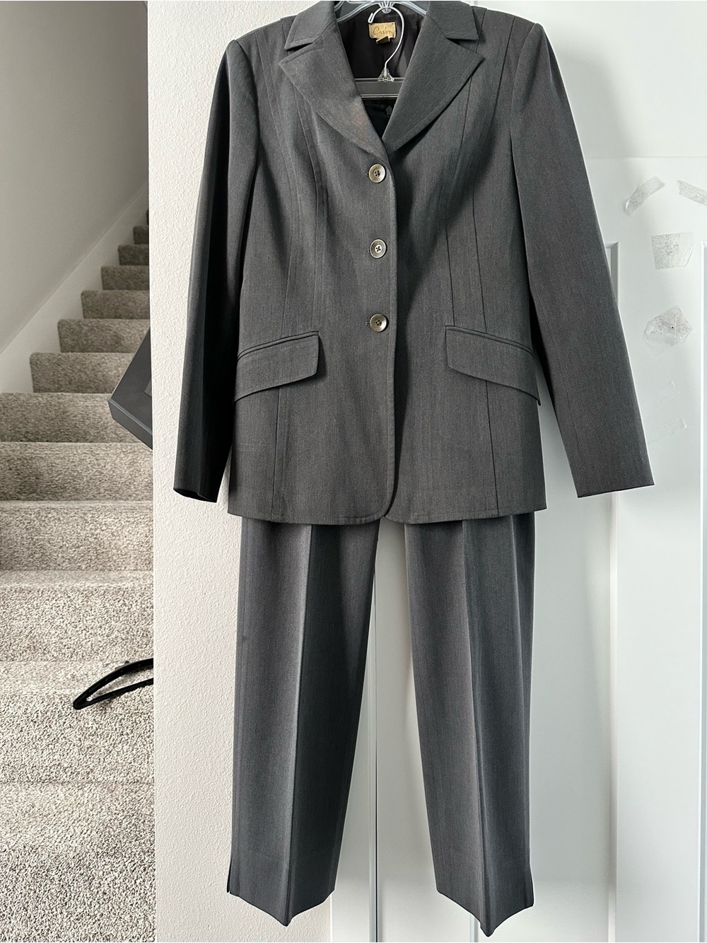 Caslon Charcoal Gray Two-Piece Tailored Pantsuit size 6